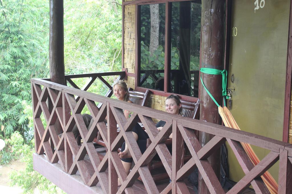 Rain Forest Guest House And Jungle Trekking Bukit Lawang Exteriör bild