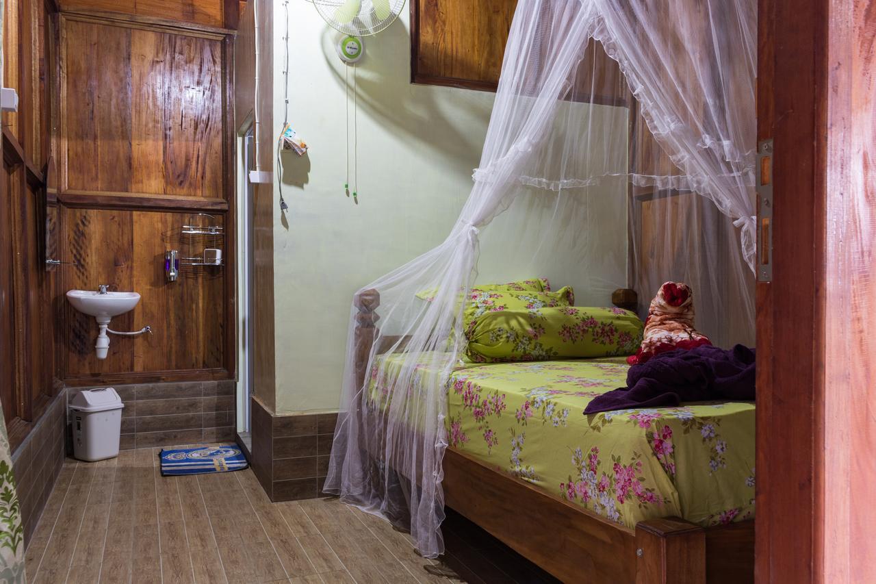 Rain Forest Guest House And Jungle Trekking Bukit Lawang Exteriör bild