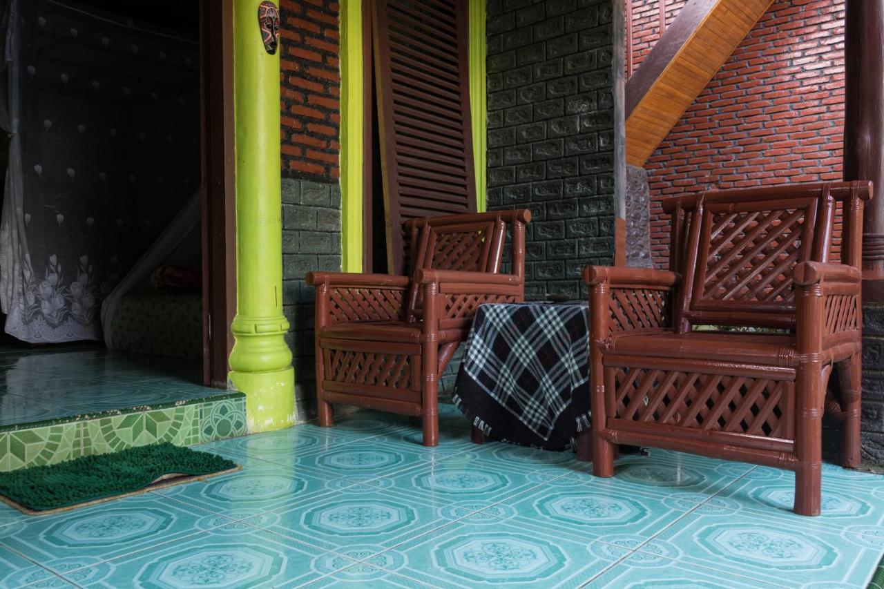Rain Forest Guest House And Jungle Trekking Bukit Lawang Exteriör bild