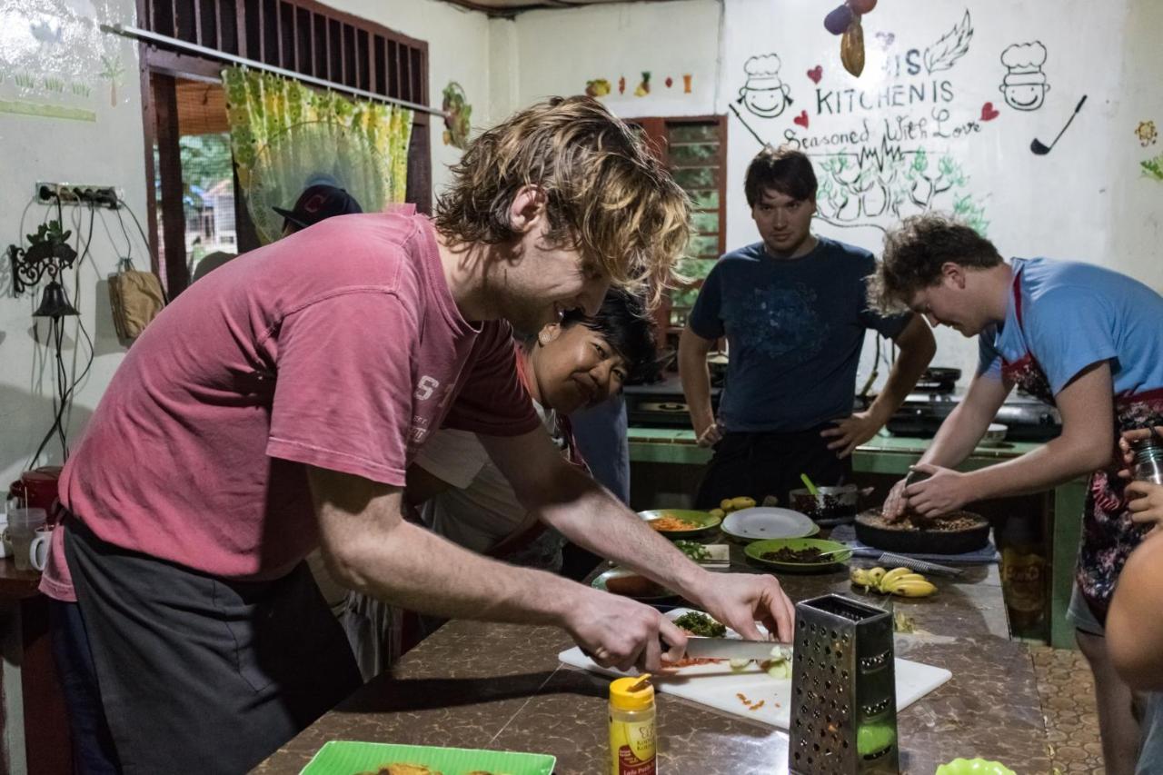 Rain Forest Guest House And Jungle Trekking Bukit Lawang Exteriör bild